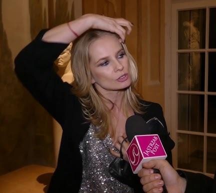 Magdalena Cielecka z bratem, w naturalnej, rodzinnej atmosferze, ukazująca ich bliską więź.