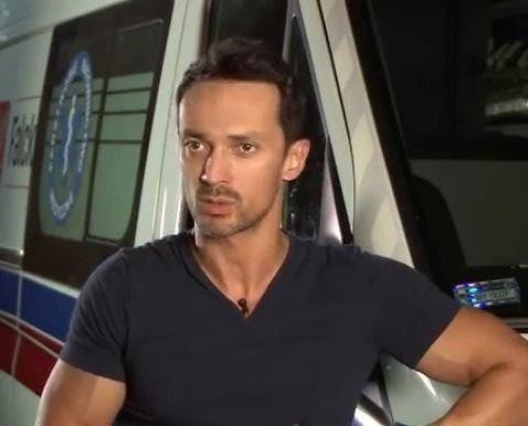 Rafał Cieszyński z żoną Alżbetą Lenska i dziećmi, Zofią i Antonim, w scenie ukazującej ich życie rodzinne.