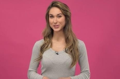 Ida Nowakowska aktywnie korzystająca z mediów społecznościowych, symbolizująca jej zaangażowanie na Instagramie.